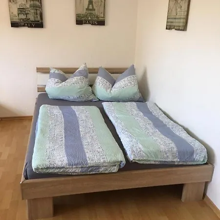 Claudia Landurlaub - Abc332