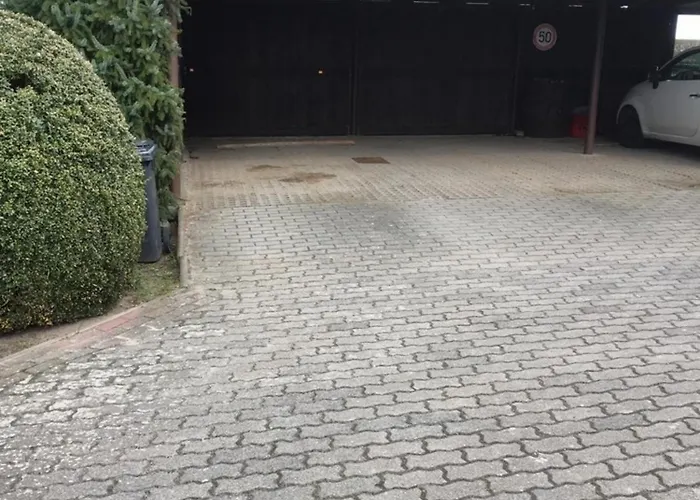 Claudia Landurlaub - Abc332 아파트